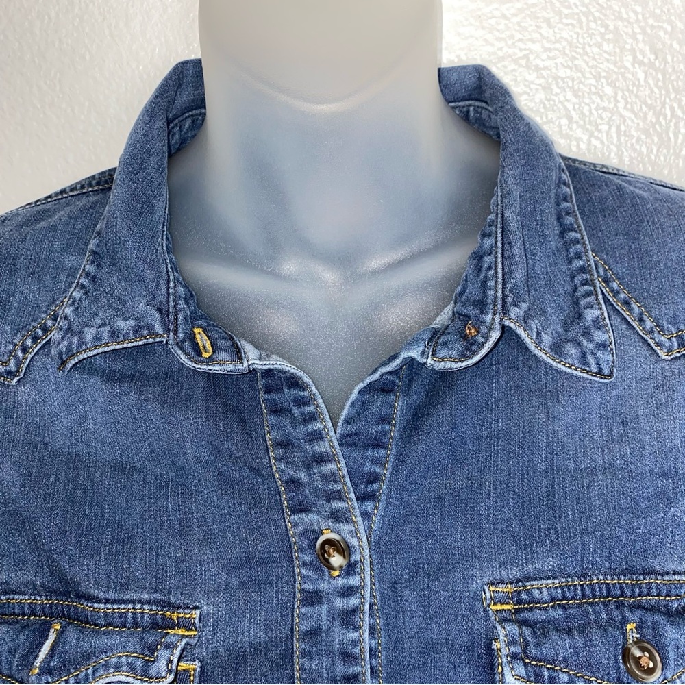 Cabi Denim Chambray button up collared long sleeve top - Picture 2 of 7